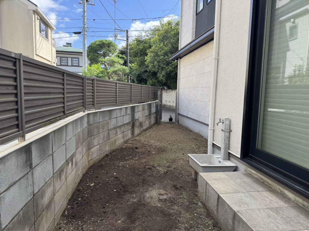 札幌市西区のレッドロビンの伐採後